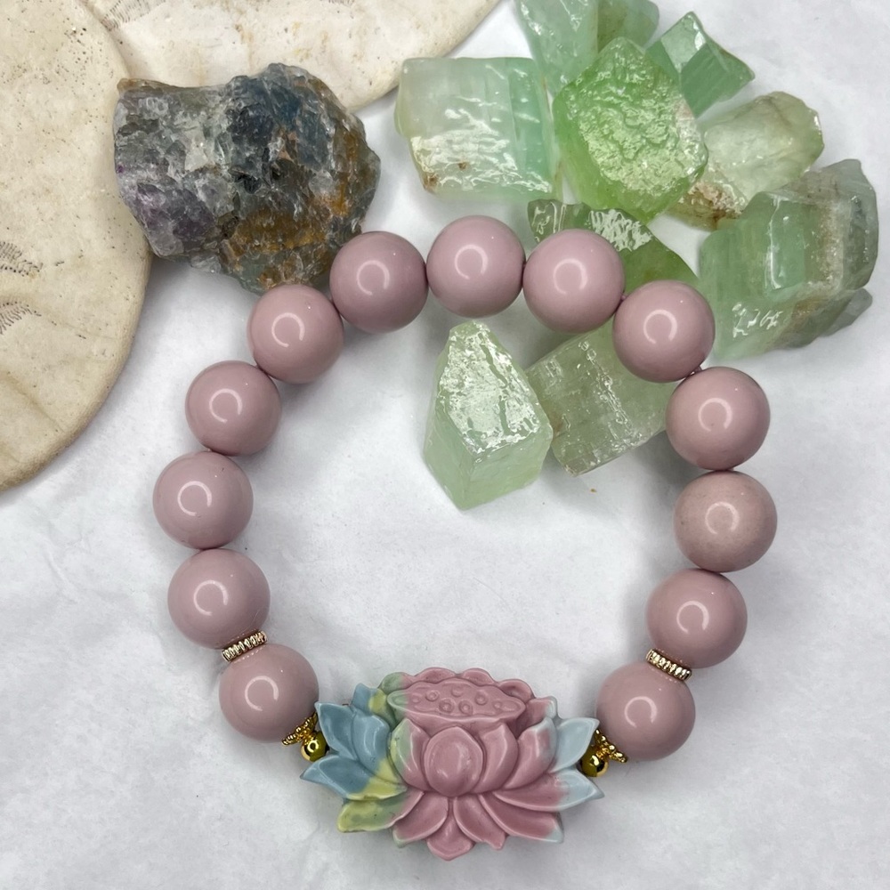 Alashan Agate Lotus Carving Bracelet